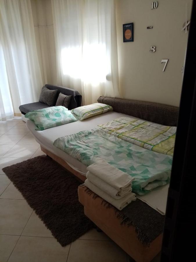 Apartment By The Beach Neoi Epivatai Exteriör bild
